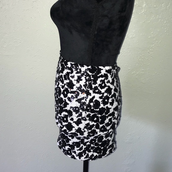 GUESS - black & white sequin skirt - Picture 4 of 6